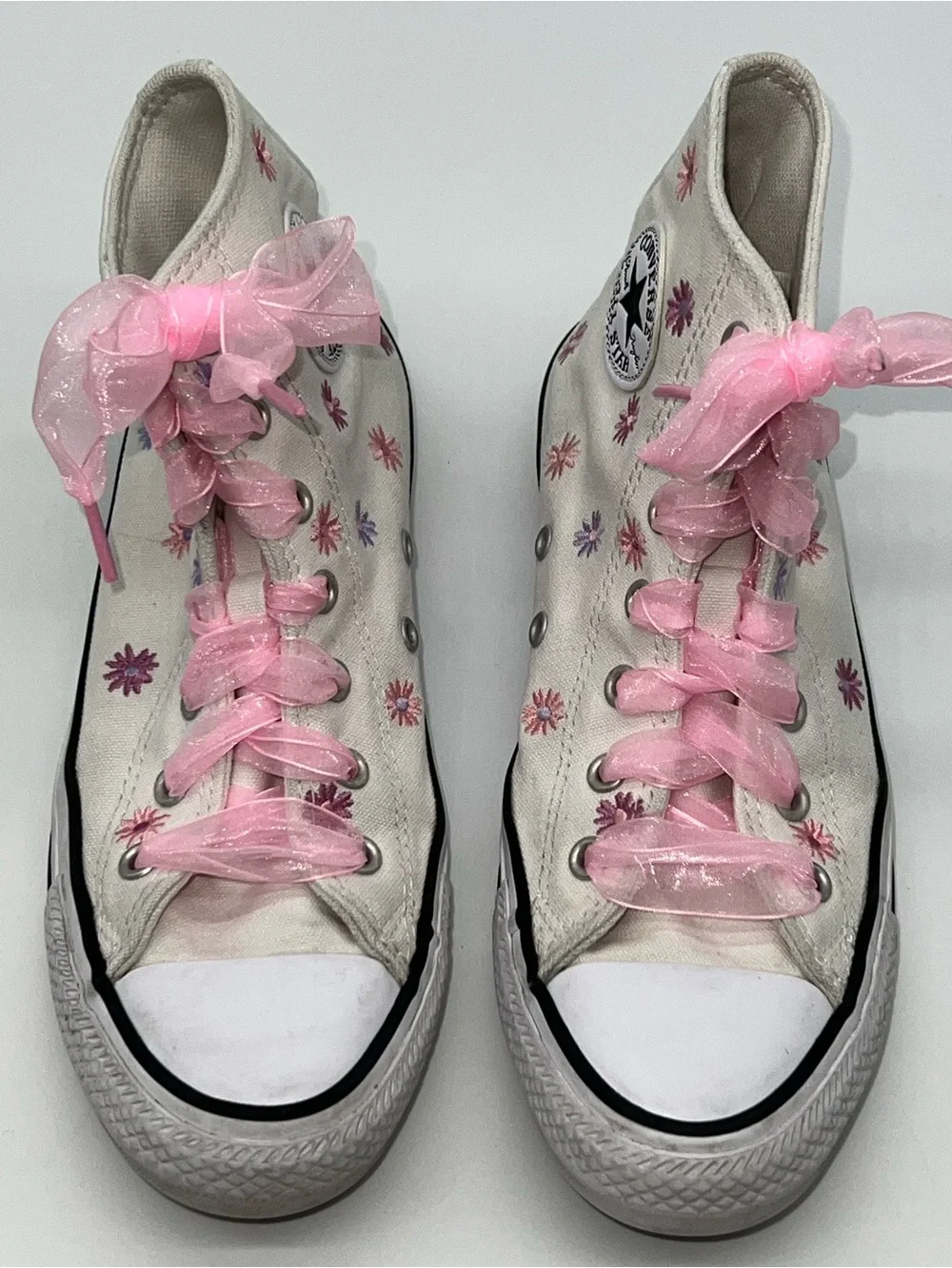 Converse All Star Chuck Taylor Hi Tops Embroidered Daisy Flowers Thruout-Size 4